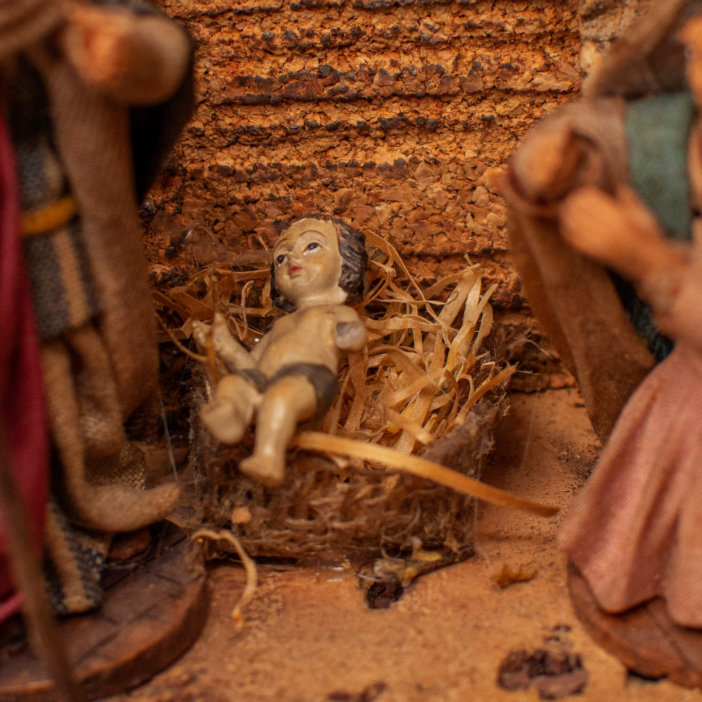 COMPLETE WALL NATIVITY SCENE WITH TERRACOTTA SHEPHERDS