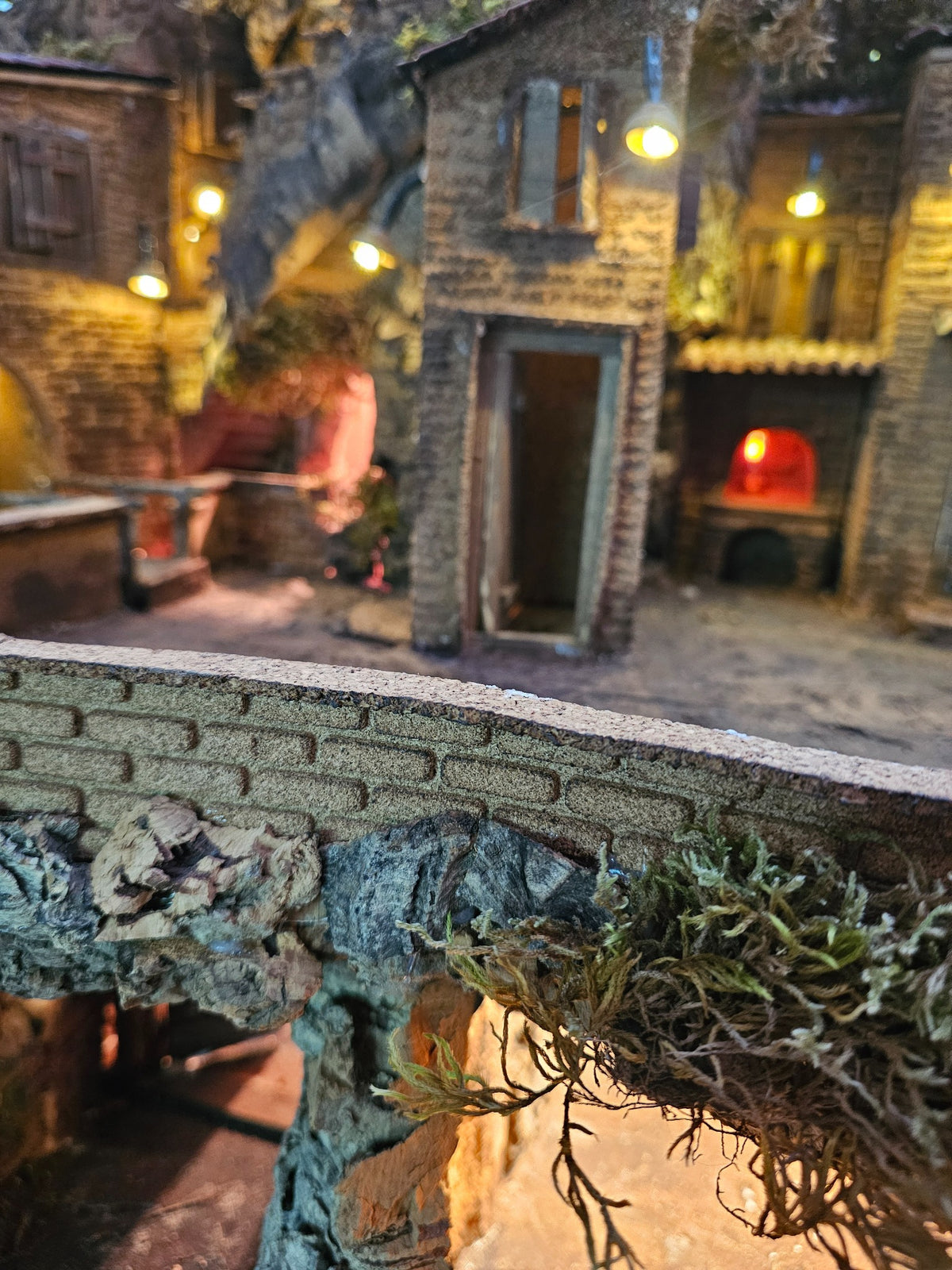 Presepe Artigianale in Sughero – Borgo Antico Illuminato con Cascata
